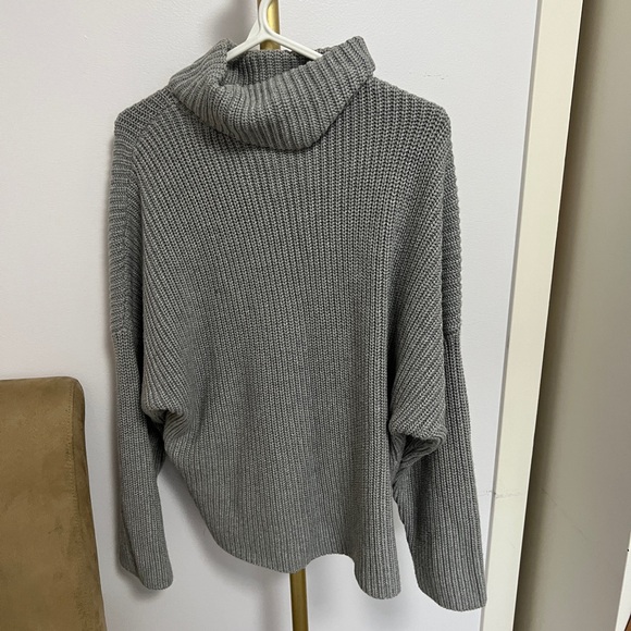 Abercrombie & Fitch Grey Turtleneck - Picture 1 of 2